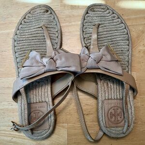 Tory Burch Bow sandals.  7.5 M